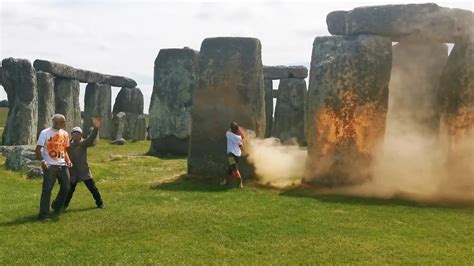 Los Protagonistas Del Ataque A Stonehenge Los Dos Activistas Que