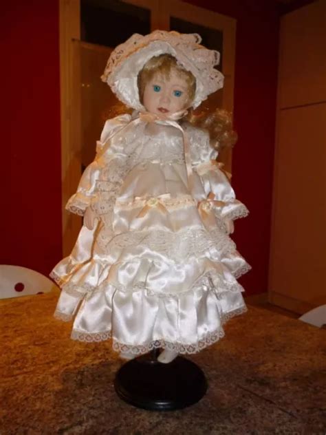 Ancienne Poupee En Porcelaine Blonde Aux Yeux Bleus Cm Bon Etat Eur