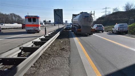 Mannheim Auf A656 Bei Kreuz Mannheim Unfall Mit VW Passat Und