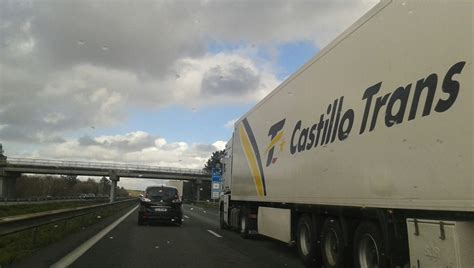 Un accident entre deux poids lourds crée d importants ralentissements