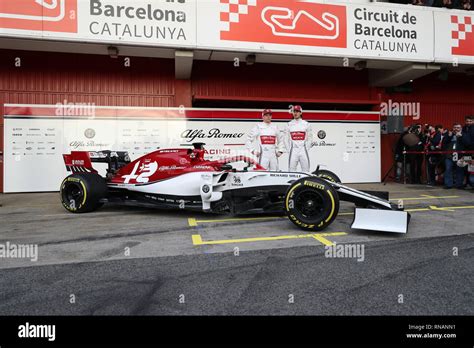 Fahrer Kimi R Ikk Nen Links Und Antonio Giovinazzi Der Neuen Livery