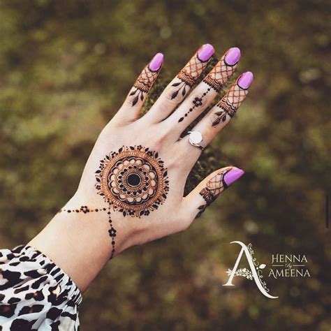 Simple Circle Mehndi Designs That We Are In Awe Of