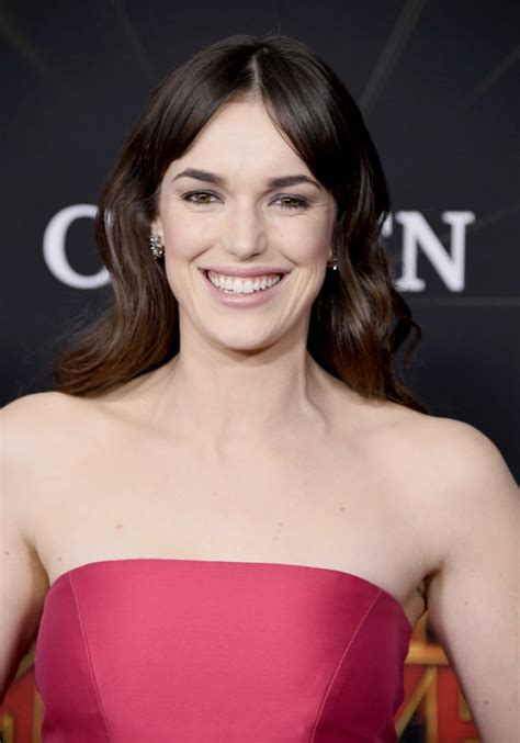 Elizabeth Henstridge At Captain Marvel Premiere In Hollywood 03042019