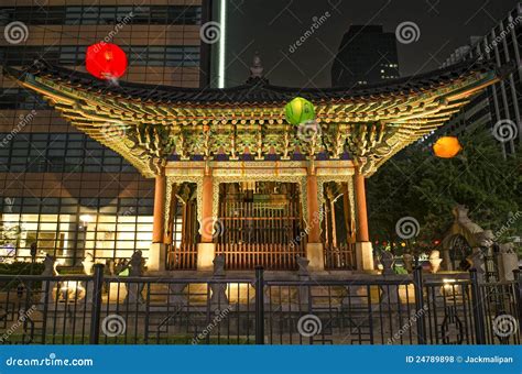 Temple In Central Seoul South Korea Stock Photo Image Of Korea