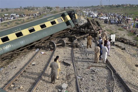 Mindestens 30 Tote Nach Zugentgleisung In Pakistan