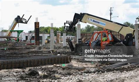 Construction Worker In Store Photos And Premium High Res Pictures