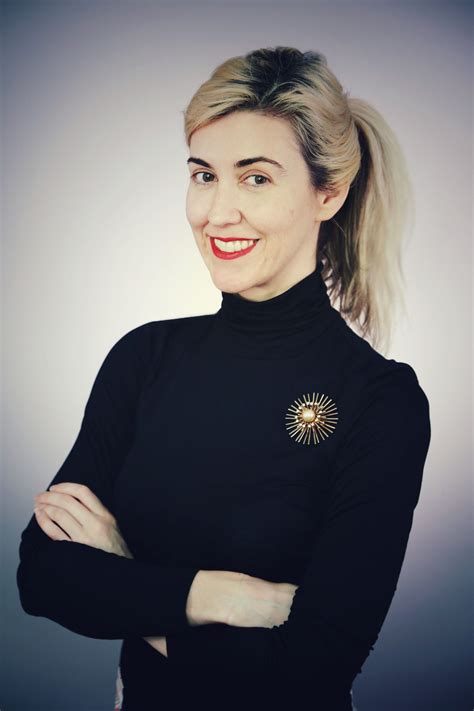 People following Jean Schindler