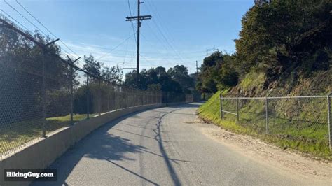 Lake Hollywood Reservoir Hike - HikingGuy.com