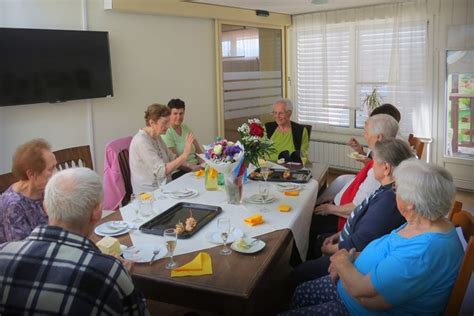 Svetovni Mesec Alzheimerjeve Bolezni Obele Ili Z Otro Kim Obiskom In