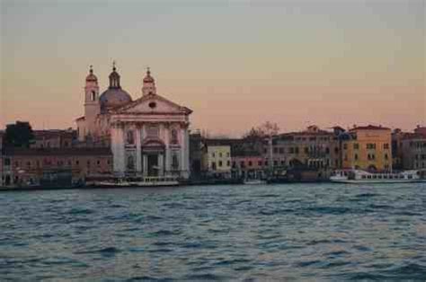 Giudecca Canal (Canal in Venice, Italy) - Nomadic Niko