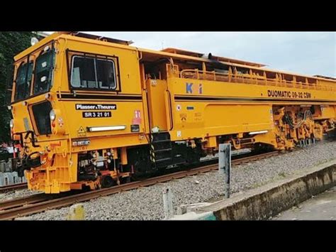 Berbagai Jenis Kereta Api Listrik Krl Ka Penumpang Di Stasiun Ini