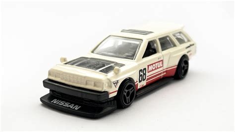 Машинка Базова Hot Wheels Nissan Maxima Drift Car Wagons HCT White купити в інтернет