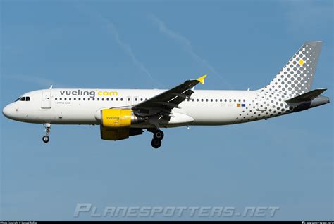 EC MBF Vueling Airbus A320 214 Photo by Samuel Rößler ID 1484695