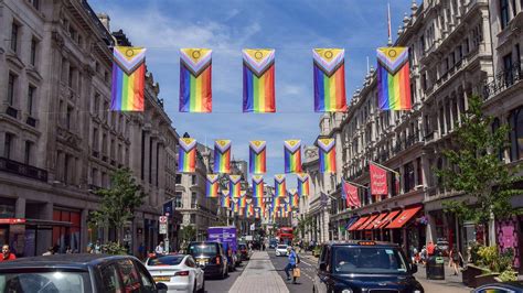 Jan A Karon On Twitter Regenbogenflaggen Vor Regierungsgeb Uden Sind