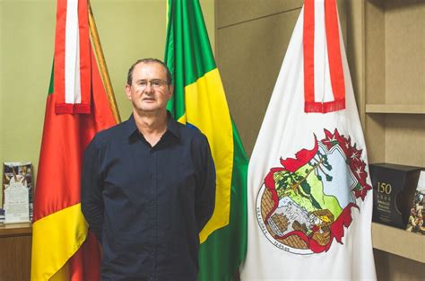 Delmar Luchesi Assume O Comando Da Prefeitura De Vila Flores R Dio