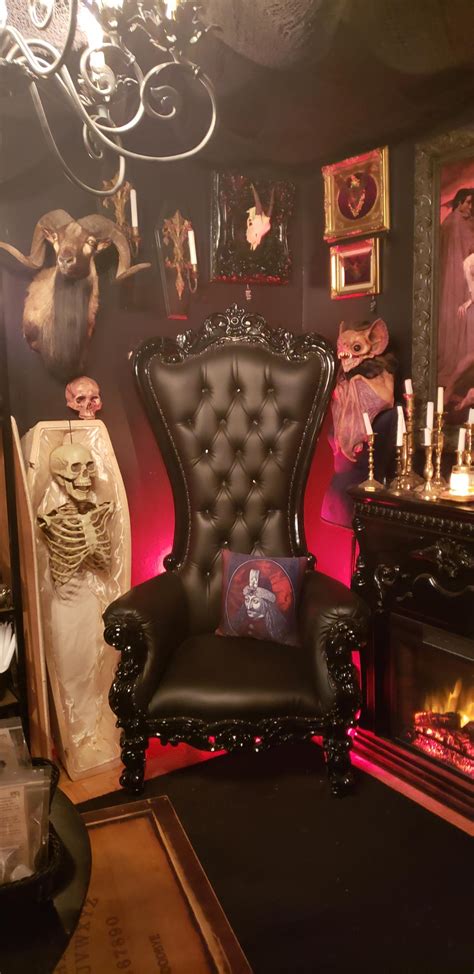 What is a mortician role in the modern funeral industry today 4