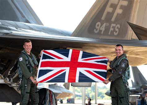 First F 22 Raptor Formation Flight Flown By Raf Pilots The Aviation