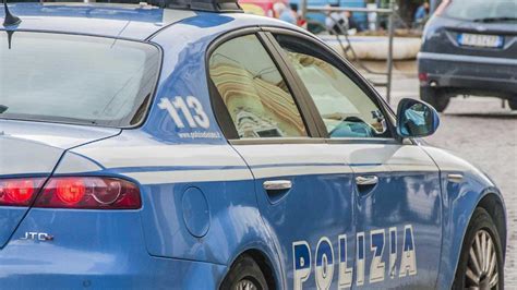 Aggredisce Una Ragazza Per Rubarle La Borsa Arrestato A Novara La Stampa