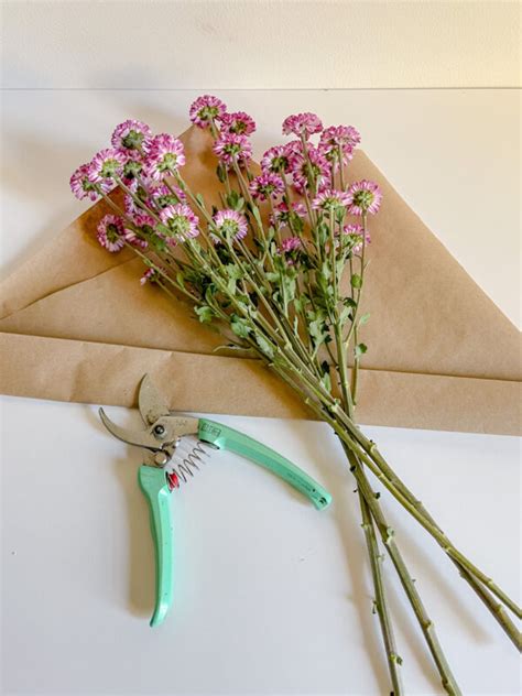 How To Wrap A Bouquet Of Flowers Perfect Every Time