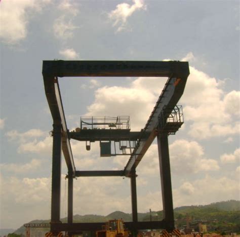 40 Foot Container Capacity RMG Type Handling Container Gantry Crane In ...