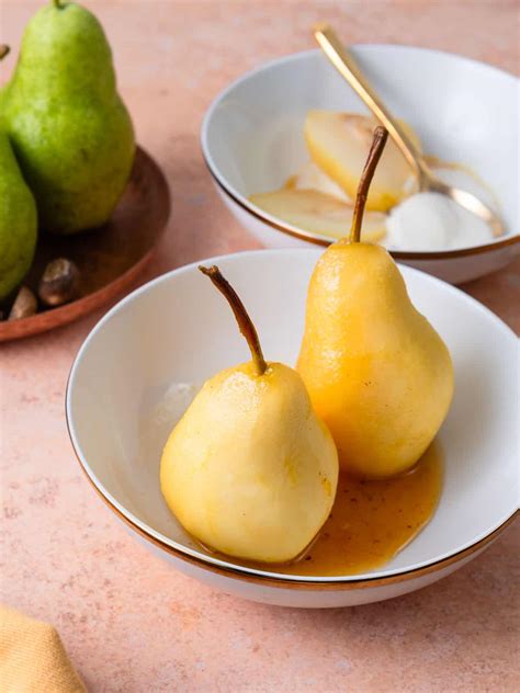 White Wine Poached Pears The Little Ferraro Kitchen