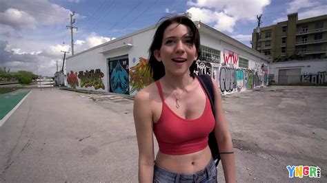 YNGR Amateur Brunette Short Haired Teen Banged Outdoors XNXX