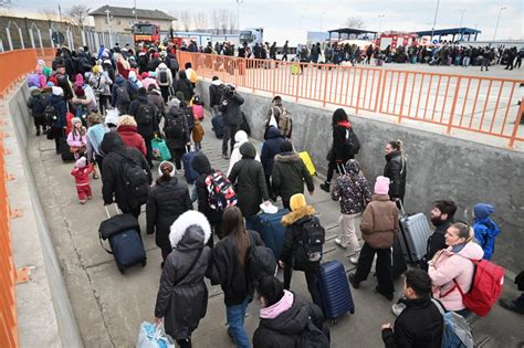 Número De Refugiados Em Fuga Da Guerra Na Ucrânia Continua A Subir Folha Pe