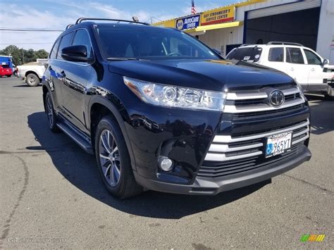 Midnight Black Metallic Toyota Highlander Xle Awd