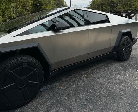 Tesla punya masalah! Semua Cybertruck harus segera diservis karena ...
