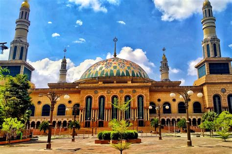 Masjid Islamic Center Samarinda Sebuah Kemegahan Tepian Sungai Mahakam