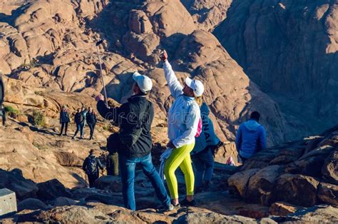 Pen Nsula Del Sina Egipto De Mayo De Turistas Toman Un