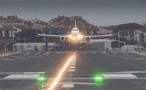 El Aeropuerto De Hondarribia Pierde Pasajeros En Octubre Por Las