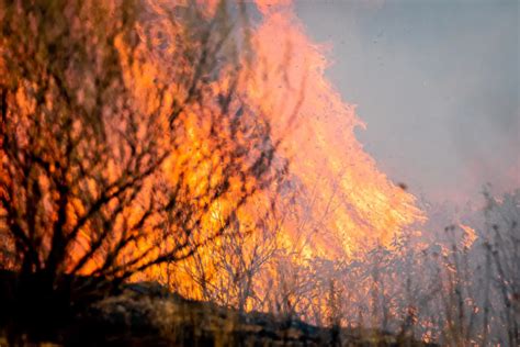 數千河濱居民因野火撤離 洛縣北部紅旗警告 聖安娜強風 加州河濱縣 加州野火 大紀元