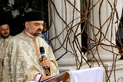 Braul Maicii Domnului-115 - Basilica.ro