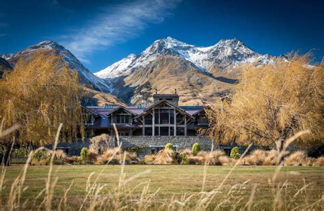 The Luxury Lodge Series: Luxury Lodges of New Zealand