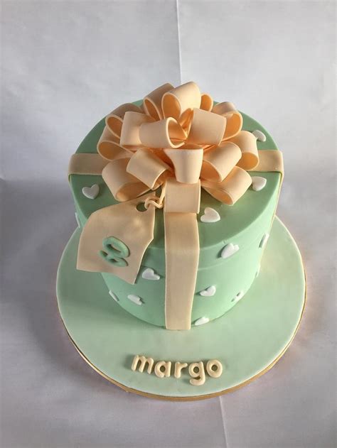 Hat Box Bow Decorated Cake By Jen Lofthouse CakesDecor