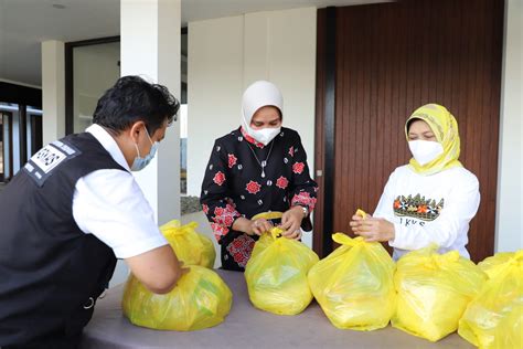 Saling Berbagi Di Jumat Barokah Ketua Umum Lkks Lampung Salurkan