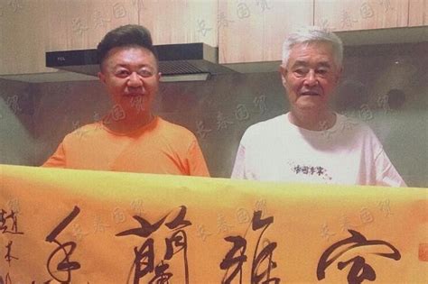 64岁赵本山近照曝光，满头银发面露疲惫显苍老凤凰网