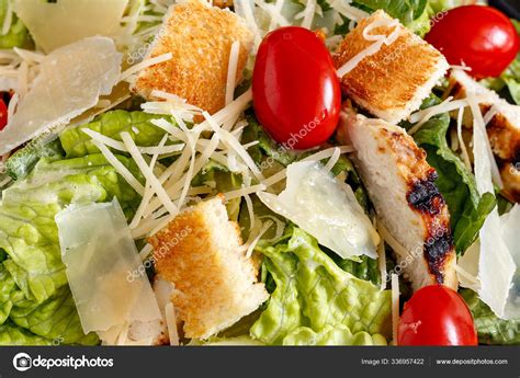 Caesar Salad Chicken Tomatoes Roman Salad — Stock Photo