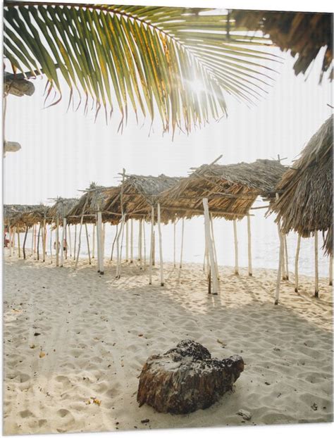 WallClassics Vlag Gebouwde Rieten Huisjes Op Het Strand 75x100 Cm