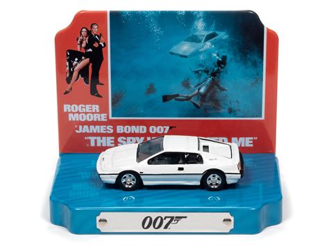 Johnny Lightning Silver Screen Machines Diorama - James Bond | Round2