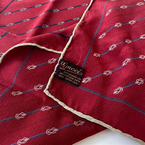 Foulard Piccolo Vintage Gucci In Seta Easy Luxury Borse Usate Di Lusso