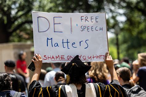 Texas lawmakers signal plans to expand DEI ban into college classrooms – Houston Public Media