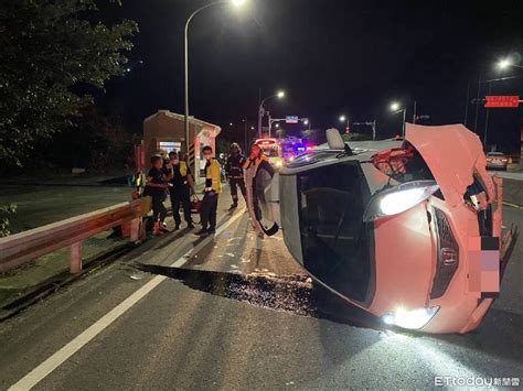 台2線濱海公路深夜車禍！22歲男載妹撞分隔島側翻雙雙送醫 Ettoday社會新聞 Ettoday新聞雲