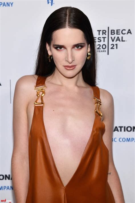 Sensational Trans Teen Hari Nef Nude Pics Are Crazy