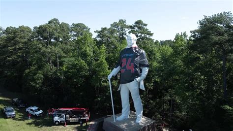 Sam Houston Statue In Huntsville Dons Giant Texans H Town Color Rush Jersey