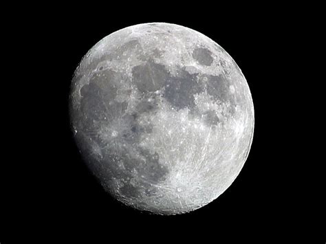 File:Moon.jpg - Wikimedia Commons