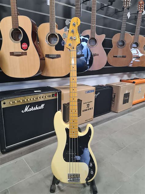 Fender Squier Matt Freeman Precision Bass Vintage White Reverb Uk