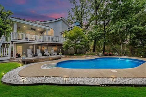 Coldwell Banker Global Luxury – Bentonville, AR – Robb Report