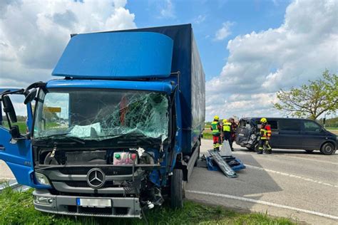 Lkw Rammt Zivilfahrzeug Der Polizei